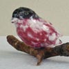 Zwart & rood vogeltje op tak - 2010 * Keramiek - 5 cm hoog